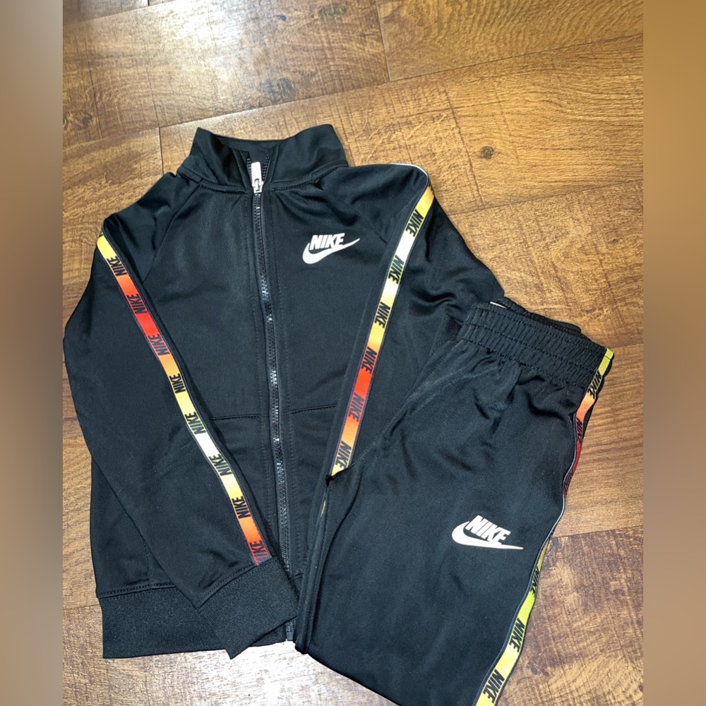 Used Boys Nike Zip-Up Jacket and Pants Set Size 6